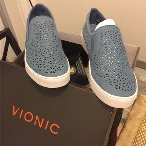 Vionic  tennis shoes
